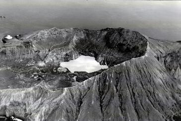White Island, New Zealand © Etienne Pierart